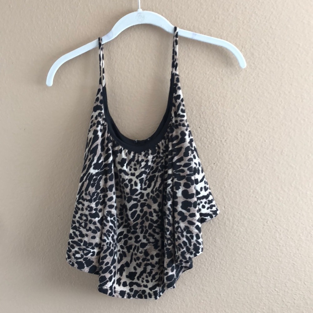 Cute cheetah print top!!